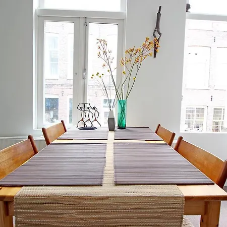 Beautiful 2 Floor Vondelpark Apartment. Bed & Breakfast Amsterdam