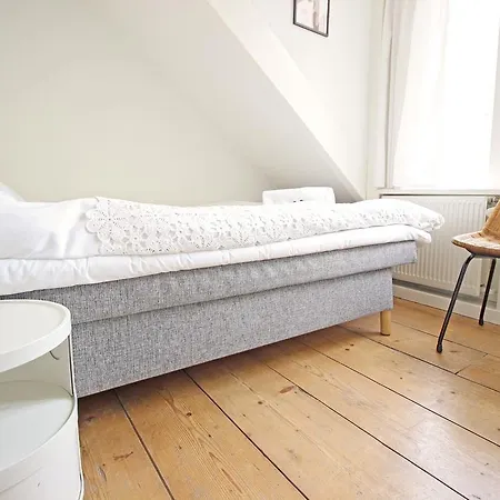 Bed & Breakfast Beautiful 2 Floor Vondelpark Apartment. *
