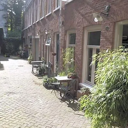 Beautiful 2 Floor Vondelpark Apartment. Guest house 3*