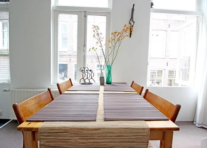 Beautiful 2 Floor Vondelpark Apartment. בית הארחה אמסטרדם
