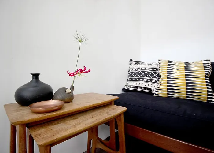 Beautiful 2 Floor Vondelpark Apartment. בית הארחה