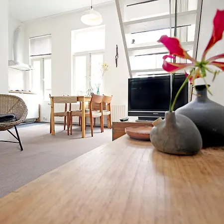 Casa de hóspedes Beautiful 2 Floor Vondelpark Apartment. Amesterdão